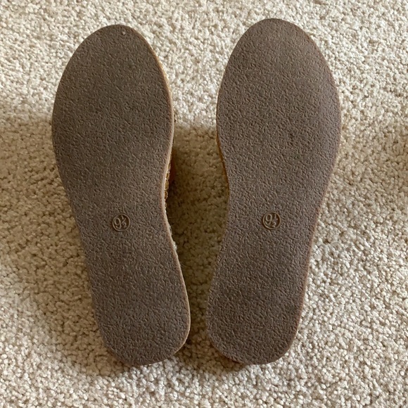 Universal Thread Sandals - Picture 6 of 6